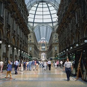 Shoppers in the Galleria Vittoria Emanuele