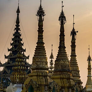 Shwedagon pagoda at sunset, Yangon (Rangoon), Myanmar (Burma), Asia