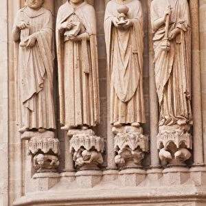 Statues on the west front of Notre Dame d Amiens Cathedral, UNESCO World Heritage Site, Amiens, Somme, Picardy, France, Europe