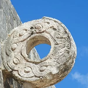One of the stone hoops in the Great Ball Court (Gran Juego de Pelota), ancient Mayan ruins of Chichen Itza, UNESCO World Heritage Site, Yucatan, Mexico