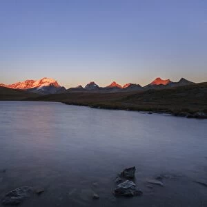 Sunset on Rossett Lake at an altitude of 2709 meters. Gran Paradiso National Park