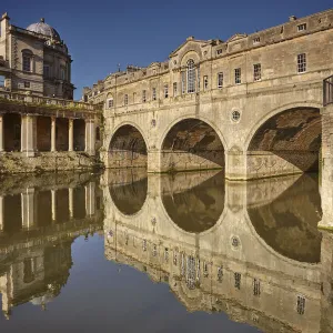 The unique 18th century Pulteney Bridge spanning the River Avon, in the heart of Bath