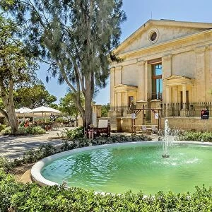 Upper Barrakka Gardens, with the Malta Stock Exchange behind the fountain, Valletta, Malta, Mediterranean, Europe