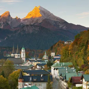 View over Berchtesgaden and the Watzmann Mountain at sunrise, Berchtesgaden, Bavaria, Germany, Europe