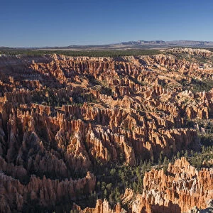View over Bryce Amphitheatre from the Rim Trail at Bryce Point
