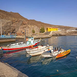 View of colourful boats in harbour and mountains in background, Puerto de La Aldea, Gran Canaria, Canary Islands, Spain, Atlantic, Europe
