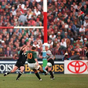 Joel Stransky kicks the winning drop-goal in the 1995 Rugby World Cup Final