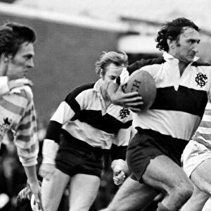 Pierre Villepreux runs with the ball for the Barbarians in 1972
