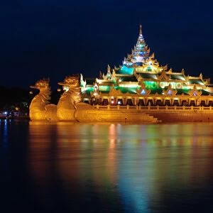 Karaweik Palace, Yangon, Burma, Myanmar