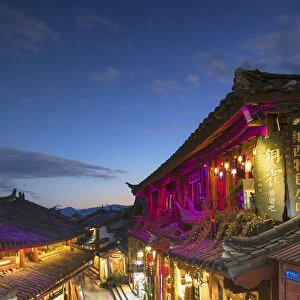 Alleyway at dusk, Lijiang (UNESCO World Heritage Site), Yunnan, China