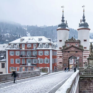 Alte Brucke (Old Bridge) in winter, Heidelberg, Baden-Wurttemberg, Germany