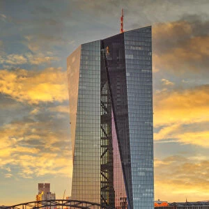 Blick über den Main zur Europaischen Zentralbank, Frankfurt, Hessen, Deutschland