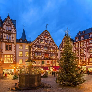 Christmas market at Bernkastel-Kues, Rhineland-Palatinate, Germany