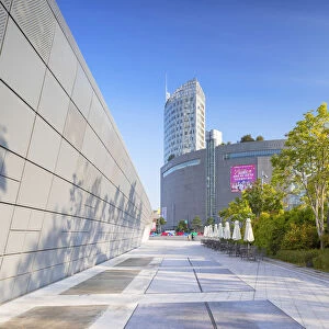 Dongdaemun Design Plaza and Maxtyle Shopping Mall, Seoul, South Korea