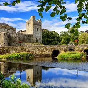 Europe, Ireland, Caher, Tipperary, medieval town of Caher with fortress and bridge