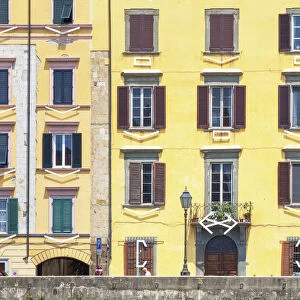 Facade of traditional houses on the bank of Arno River, Pisa, Tuscany, Italy, Europe