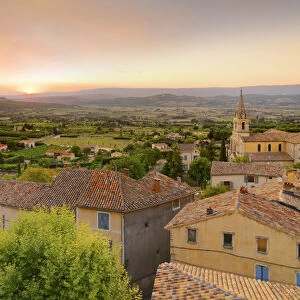 France, Provence, Vaucluse, Bonnieux, Hilltop village at sunset