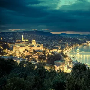 Hungary, Budapest, Castle District, Royal Palace and Chain Bridge over River Danube