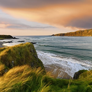Ireland, Co. Donegal, Inishowen, Doagh beach at dusk