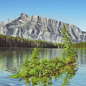 island in Two Jack Lake with Mount Rundle - Canada, Alberta, Banff National Park