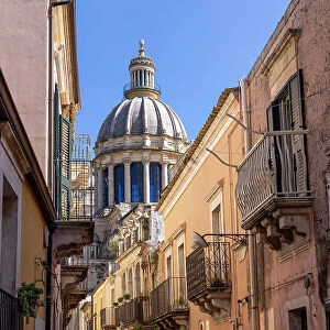 Italy, Sicily, Ragusa, a narrow street leads to the Cathedral in Ragusa Ibla