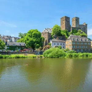 Old town with castle and Lahn bridge, Runkel an der Lahn, Hesse, Germany, Europe