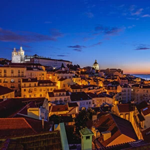 Portugal, Lisbon, Miradouro das Portas do Sol, View over Alfama Neighbourhood at sunrise