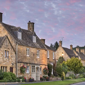 Pretty houses in the picturesque Cotswolds village of Broadway, Worcestershire, England