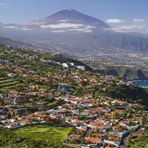 Spain, Canary Islands, Tenerife Island, El Sauzal, elevated view of the west coast