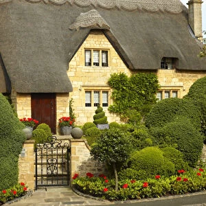 Thatched Cottage & Garden, Chipping Campden, Cotswolds, Gloucestershire, England