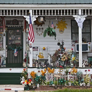 USA, Mississippi, Natchez, decorated porch, North Natchez