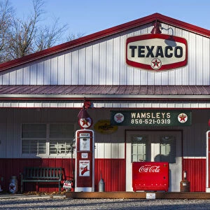 USA, New Jersey, Elmer, old Texaco gas station