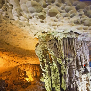 Vietnam, Halong Bay, Sung Sot Cave aka Surprise Cave