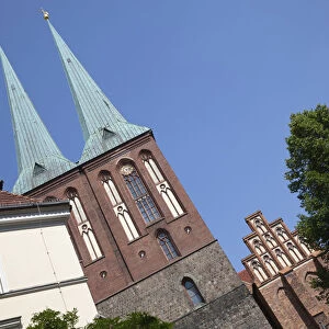 Germany, Berlin, Mitte, Nikolaikirche wifth twin spires