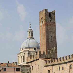Italy, Lombardy, Mantova, Broletto & dome of Basilica seen from Piazza Sordello