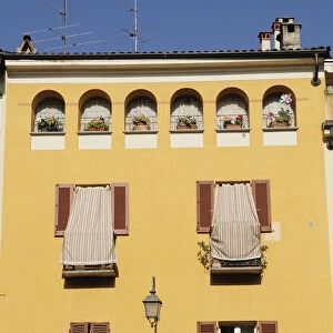 Italy, Piedmont, Biella, house facades, Piazza Cisterna
