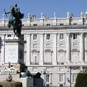 Spain, Madrid, Statue of Philip IV to the left with the Palacio Real in the background