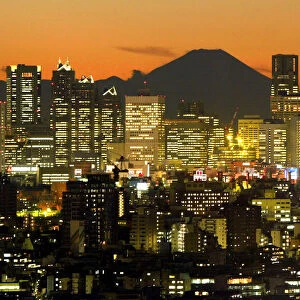 TOKYOs SHINJUKU SKYSCRAPERS FRAME MOUNT FUJI AT DUSK