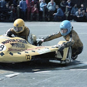 Alistair Lewis & Richard Dumble (Derbyshire Yamaha) 1981 Sidecar TT