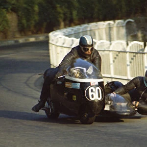 Cliff Munson & R H Ashendon (Triumph) 1971 750 Sidecar TT