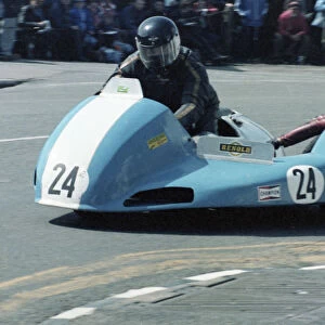 Derek Plummer & Roger Tomlinson (Kawasaki) 1981 Sidecar TT