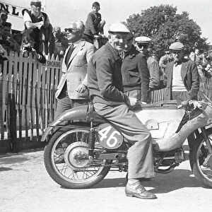 Fergus Anderson (Guzi) 1953 Junior TT weight-in