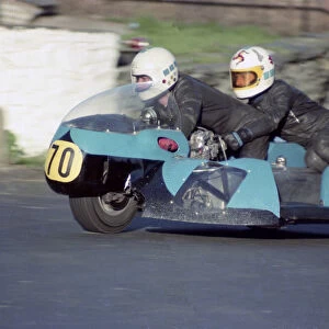 George Oates & John Molyneux (OMKS Kawasaki) 1976 1000 Sidecar TT