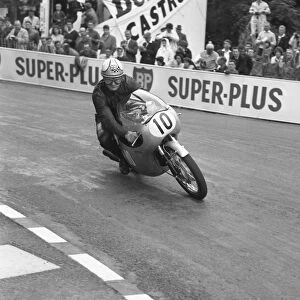 Mike Hailwood at Quarter Bridge: 1961 Lightweight TT