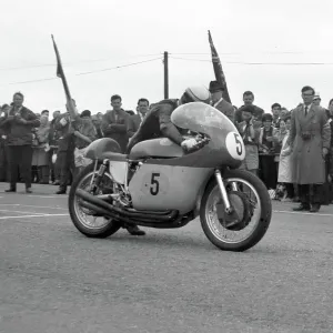 1963 Senior TT Print: Mike Hailwood Takes the Lead 1963 Senior TT Print: Mike Hailwood Takes the Lead