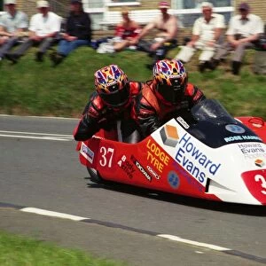 Paul Elliott & Julie Hanks-Elliott (Ireson Yamaha) 2002 Sidecar TT