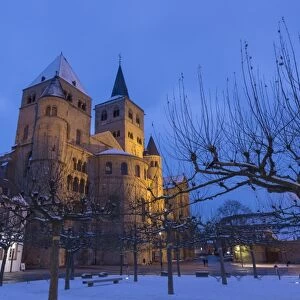 Cathedral in snow, illuminated at night, Cathedral of Saint Peter, Trier, Rhineland-Palatinate, Germany, January