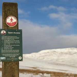 Open Access sign on snow covered moorland, Wild Boar Fell, Lakeland Fells, Pennines, Mallerstang, Cumbria, England