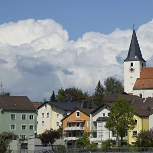Europe, Germany, Bavaria, Passau, houses and St. Salvatore church along Danube River