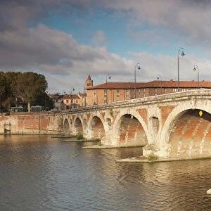 France, Midi-Pyrenees Region, Haute-Garonne Department, Toulouse, Pont Neuf bridge, dawn